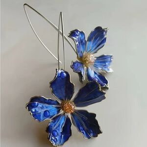 🌺 NEW Stunning hand painted blue drop flower earrings 🌺